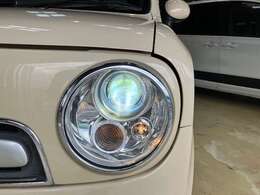 ヘッドライトは、HIDヘッドライトになりますので夜間走行時も明るく照らしてくれます！！