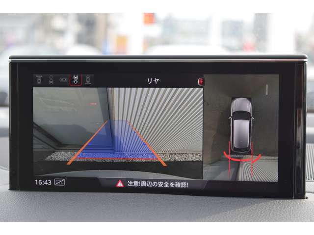 リアビューカメラ『入車経路を算出し、ガイドラインと補助線をディスプレイに表示します。同時にバンパーに内蔵のセンサーが障害物を感知し音で注意を促します。後方の死角も安心していただけます。』