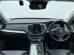 プレミアムセブンシーターのXC90が入庫しました！安全装備や快適装備は標準装備しております！追従機能搭載でロングドライブも楽ちん！スタッフお勧めの一台です！ぜひご覧ください！