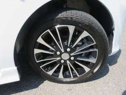 お車のお洒落も足元から！アルミホイール装備でバッチリ！