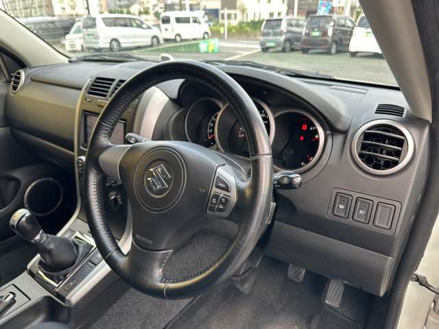5速マニュアル　4WD　カロッツェリアメモリーナビTV　ユピテル前後2カメラドライブレコーダー　ETC　スマートキー　クルーズコントロール　前席シートヒーター　純正17インチAW　HID　DVD再生可