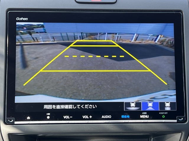 バック駐車が苦手な方や、初めてのお車で不安な方でも後方をナビ画面に映してくれるので、ラクラク停められます。