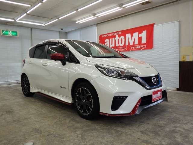 お客様にご満足して頂けるよう専任スタッフが1台、1台真心込めて整備致します。