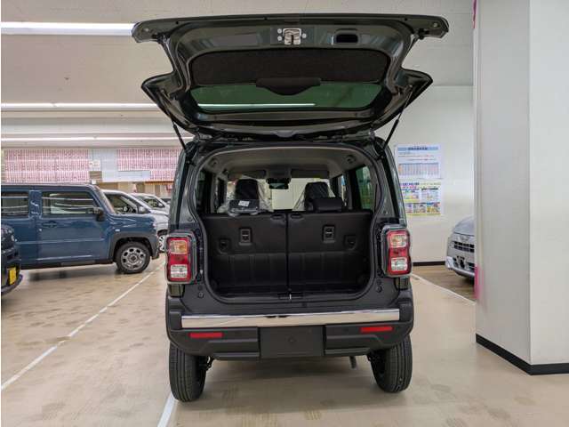 支払総額は、『店頭納車に関わる際の全ての費用』です。県外（市外・遠い地域の方）のお客様には、県外登録費用、陸送費など別途費用がかかりますのでお気軽にお問い合わせ下さい。