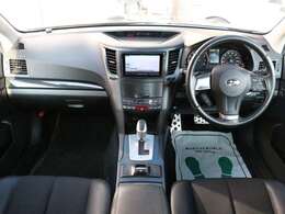 すっきりとしたレガシィB4らしいデザインのダッシュ回り！フロントビューの視認性もよく運転しやすいと思います★