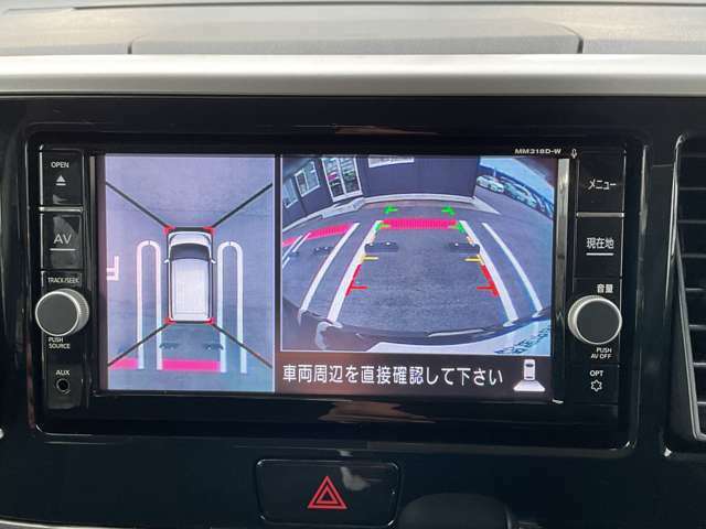見下す映像によって縦列駐車もラクラクのアラウンドビューモニター、カメラスイッチを押せば「トップビュー＋バックビュー」と「サイドブラインドビュー＋バックビュー」が切り替え可能です。