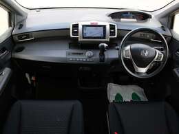 すっきりとしたフリードスパイクらしいデザインのダッシュ回り！フロントビューの視認性もよく運転しやすいと思います★