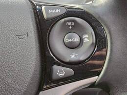 【アダプティブクルーズコントロール】高速走行時に前方のお車を追従してくれるので、長距離ドライブの疲労は大きく軽減されます。