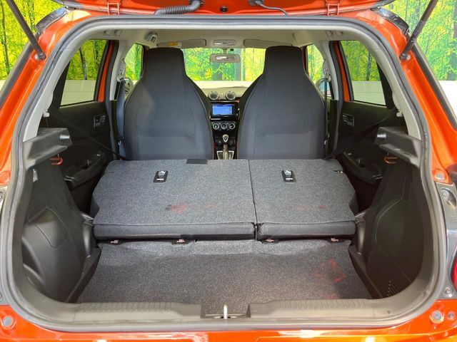 普段のお買い物や通勤、送迎等に十分な荷室スペースを確保しております。セカンドシートを倒すと、大きな荷物の積載も可能です♪
