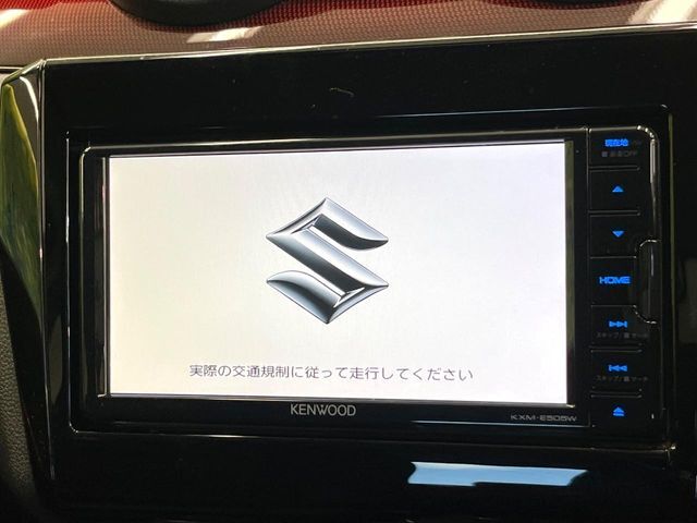【純正ナビ】人気の純正ナビを装備しております。ナビの使いやすさはもちろん、オーディオ機能も充実！キャンプや旅行はもちろん、通勤や買い物など普段のドライブも楽しくなるはず♪