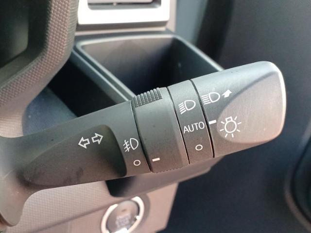 WECARSの展示場では実際に見て、触ってお車をお選びいただけます！知識の豊富な営業スタッフが様々なカーライフをご提案いたします！