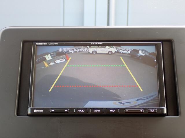 バックカメラ装備しております。駐車時に大変役に立ちますよ♪駐車が苦手な方にも便利機能です♪