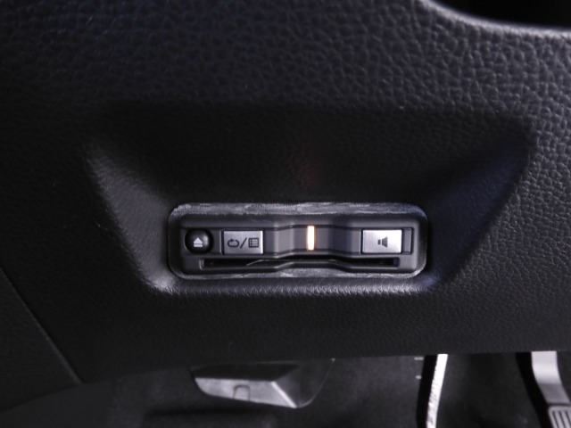 今や必需品の◆ETC車載器　装備車◆　有料道路を利用する際にスムースに通過でき、わずらわしい料金支払いから開放されます！