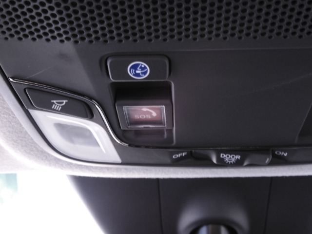 新世代コネクテッド技術「Honda CONNECT」搭載。緊急時にオペレーターのサポートを受けることも可能です。