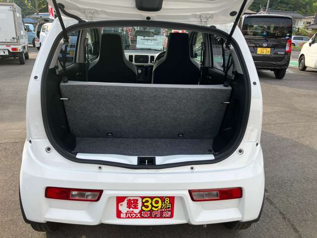 【内装クリーニング】全車、専用機械でルームクリーニング施工しています！シートももちろん汚れや破れも無く、非常に良いコンディションですよ！