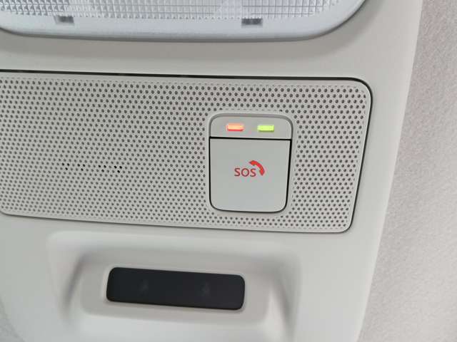 SOSコール　走行中の緊急時(病気や事故、あおり運転など)にボタンひとつでオペレーターに接続！救急や警察への連絡をサポートいたします。※使用にはお申し込みが必要です、詳しくはスタッフまで