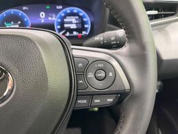 【レーダークルーズコントロール】高速道路での長距離走行が楽に！！自動で速度を保つクルーズコントロールが、衝突軽減システムと連携し、前方の車両を感知して車間を保つように速度調節してくれます！！