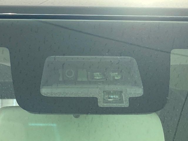 【スズキ　セーフティサポート】走行中に前方の車両等を認識し、衝突しそうな時は警報とブレーキで衝突回避と被害軽減をアシスト。より安全にドライブをお楽しみいただけます。