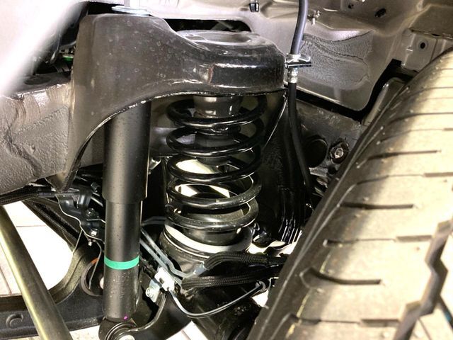 お車を安心してお乗りいただく為には、足回りの定期点検が欠かせません。サービスサポート（有償保証）では無料点検もご提供しており、安心のカーライフをお過ごしいただけるサポート体制が整っています。