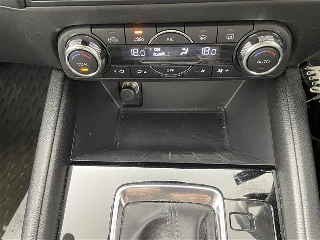 【運転席操作部】『運転席周辺の装備』の画像になります。快適なドライブを楽しむための機能が装備されています！運転席から触れるので使いやすいです！