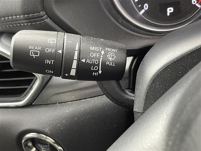 【運転席操作部】『運転席周辺の装備』の画像になります。快適なドライブを楽しむための機能が装備されています！運転席から触れるので使いやすいです！