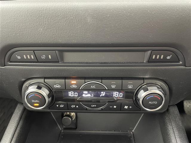 【運転席操作部】『運転席周辺の装備』の画像になります。快適なドライブを楽しむための機能が装備されています！運転席から触れるので使いやすいです！