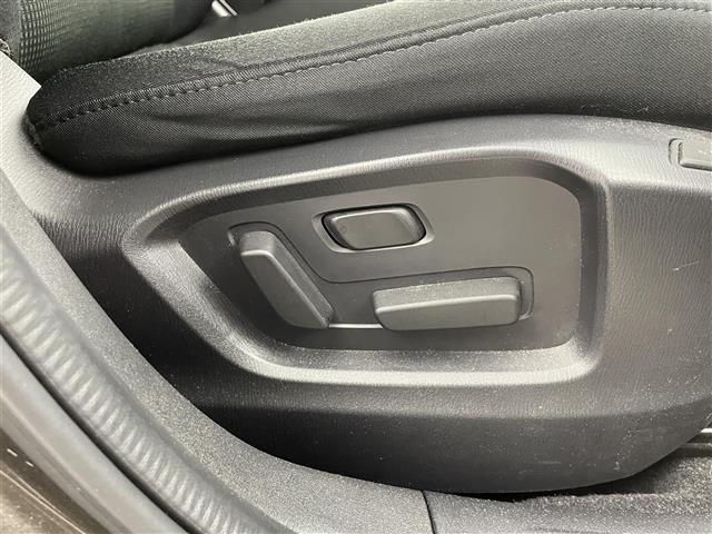 【運転席】『運転席周辺』の画像になります。写真の内容に関してご不明点、ご質問等がございましたらお気軽にガリバー店舗までお問い合わせください。