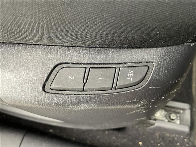 【運転席操作部】『運転席周辺の装備』の画像になります。快適なドライブを楽しむための機能が装備されています！運転席から触れるので使いやすいです！