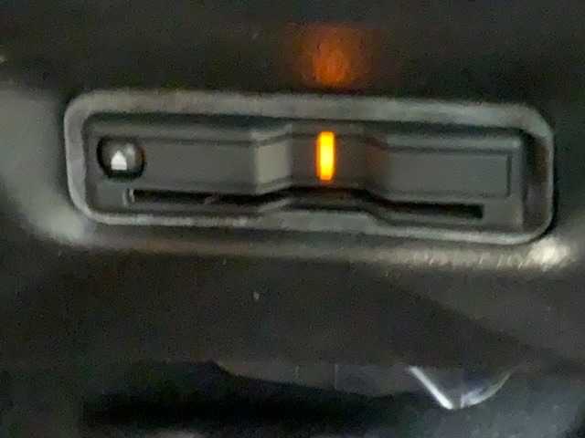 いまや快適なカーライフに欠かせないETCが付いています。