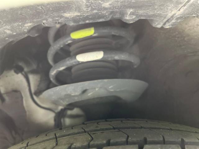 お車を安心してお乗りいただく為には、足回りの定期点検が欠かせません。サービスサポート（有償保証）では無料点検もご提供しており、安心のカーライフをお過ごしいただけるサポート体制が整っています。
