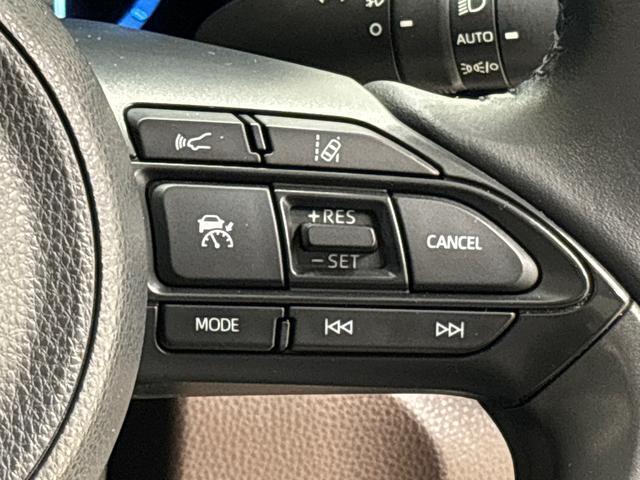 高速道路を快適に走行できる全車速追従機能付ACC（アダプティブクル-ズコントロ-ル）スイッチが付いています（＾＾♪