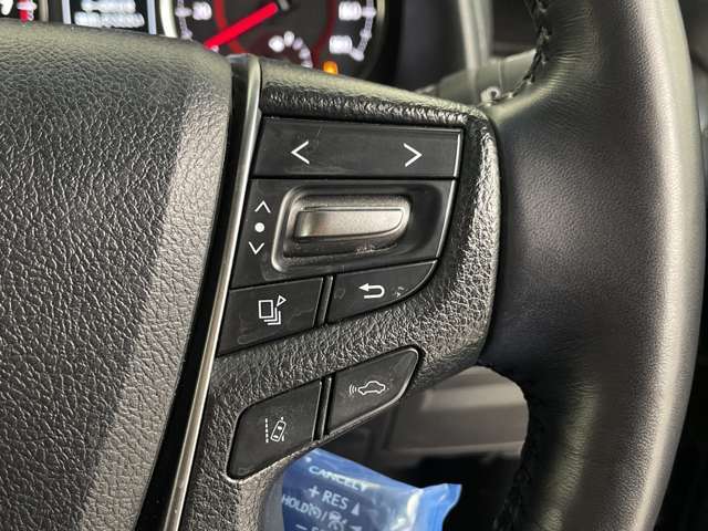 【運転席操作部】『運転席周辺の装備』の画像になります。快適なドライブを楽しむための機能が装備されています！運転席から触れるので使いやすいです！