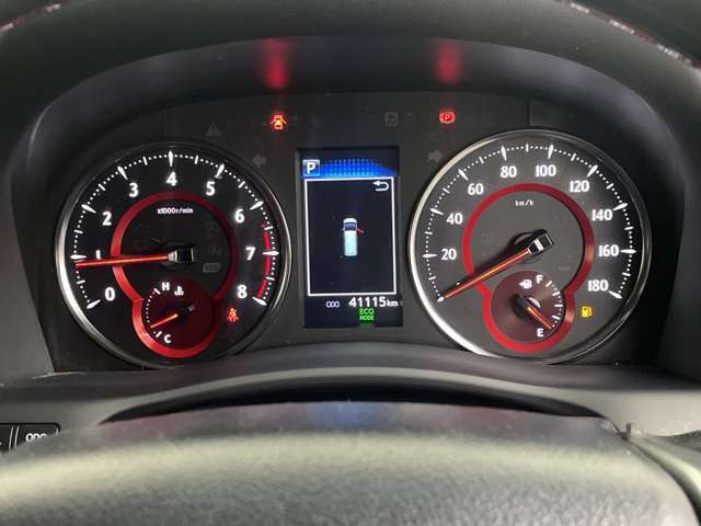 【スピードメーター】『スピードメーター』の画像になります。メーターがシンプルで見やすく運転しやすいですね！