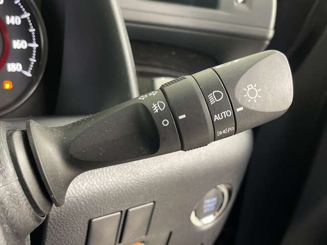 【運転席操作部】『運転席周辺の装備』の画像になります。快適なドライブを楽しむための機能が装備されています！運転席から触れるので使いやすいです！