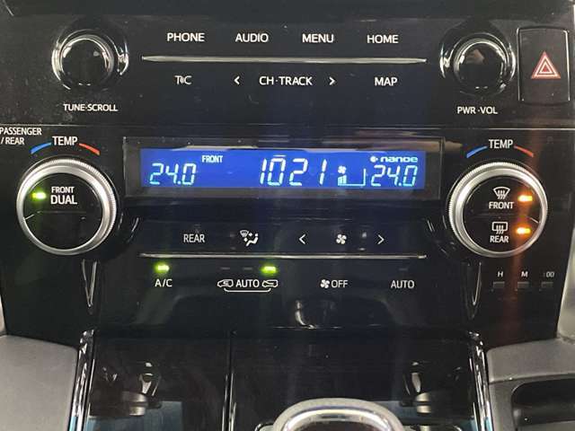 【運転席操作部】『運転席周辺の装備』の画像になります。快適なドライブを楽しむための機能が装備されています！運転席から触れるので使いやすいです！