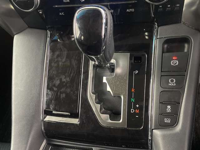 【シフトレバー】『シフトレバー』の画像になります。写真の内容に関してご不明点、ご質問等がございましたらお気軽にガリバー店舗までお問い合わせください。