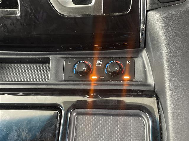 【運転席操作部】『運転席周辺の装備』の画像になります。快適なドライブを楽しむための機能が装備されています！運転席から触れるので使いやすいです！