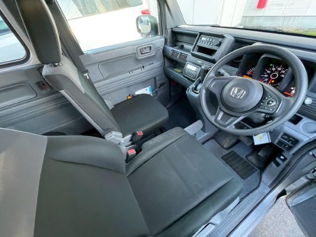 店舗内にはキッズスペースも御座います。PC/ブロック/絵本/塗り絵などを揃えておりますので、お楽しみ頂けます。また弊社スタッフがお世話させて頂きます。お子様連れのお客様もゆっくり安心してご商談出来ます。