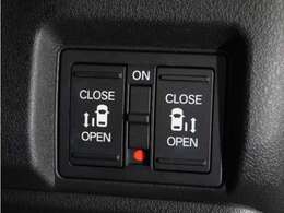 【パワースライドドア】車外・車内のドアハンドルからはもちろん、運転席スイッチやリモコンキーからも開閉操作が可能。挟み込み防止機能もあり、お子さまの乗り降りも安心。