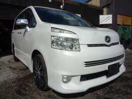 弊社では入庫時に一通りの点検とともに、ブレーキ回りの分解及び作動確認、エンジンオイルの交換を行っております。