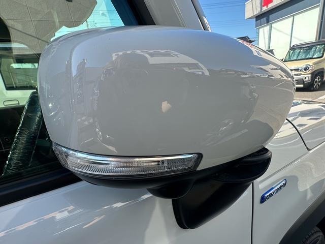 ウインカミラー付きミラーだから周囲の車も視認しやすいです。