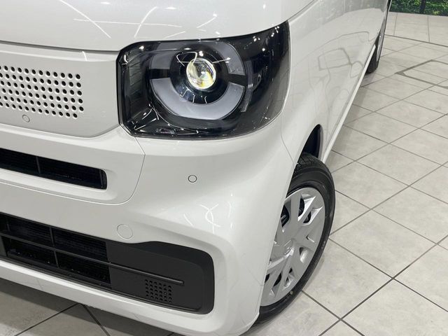 【LEDヘッドライト】悪天候や夜間走行時も良好な視界を確保し安心して運転できる高輝度LEDヘッドライトを装備！点灯速度が早く、消費電力も抑えられています。