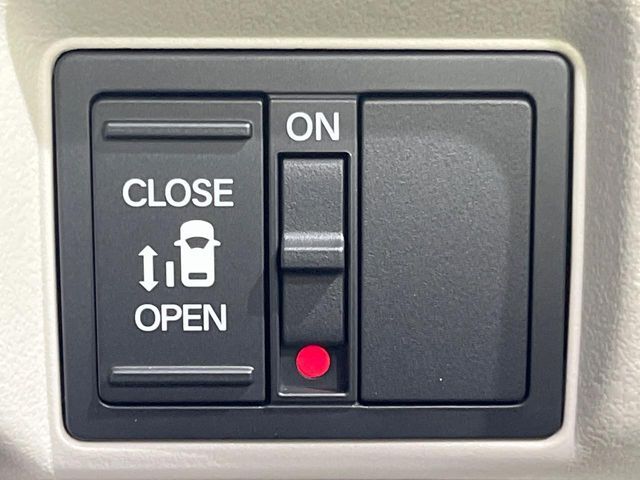 【パワースライドドア】スマートキーや運転席のスイッチでスライドドアの開閉が可能♪電動だから力を入れてドアを開ける必要が無く、小さいお子様でも、重い荷物を持っている時もラクに開け閉めできます♪