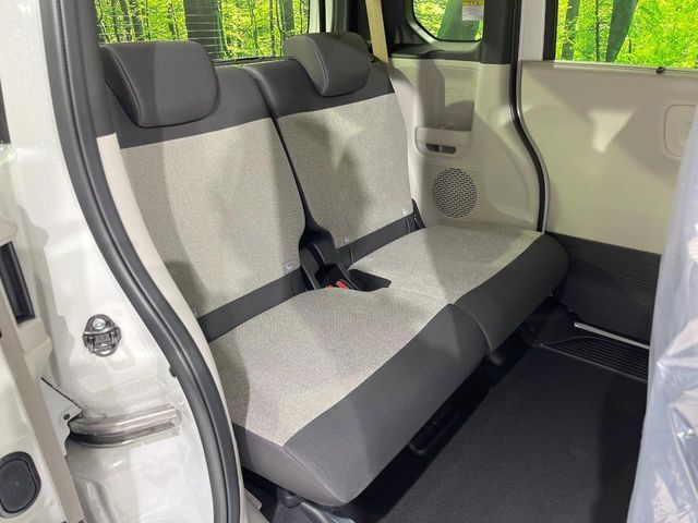 高品質なオリジナルフロアマットもオプションにてご用意しております。お好きなデザインやカラーをお車に合わせて選んでいただくことができます♪