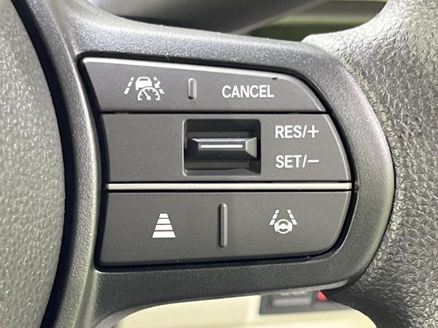 【アダプティブクルーズコントロール】高速道路での長距離走行が楽に！！自動で速度を保つクルーズコントロールが、衝突軽減システムと連携し、前方の車両を感知して車間を保つように速度調節してくれます！！