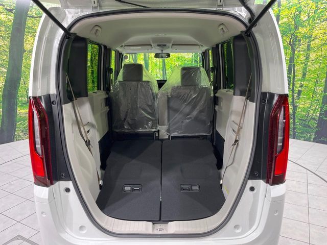 普段のお買い物や通勤、送迎等に十分な荷室スペースを確保しております。セカンドシートを倒すと、大きな荷物の積載も可能です♪