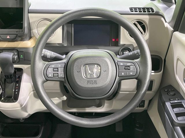 【ステアリングスイッチ】運転中、前方から目線をそらすことなく、オーディオ等の操作が可能な便利機能！安心＆快適なドライブを演出してくれます♪