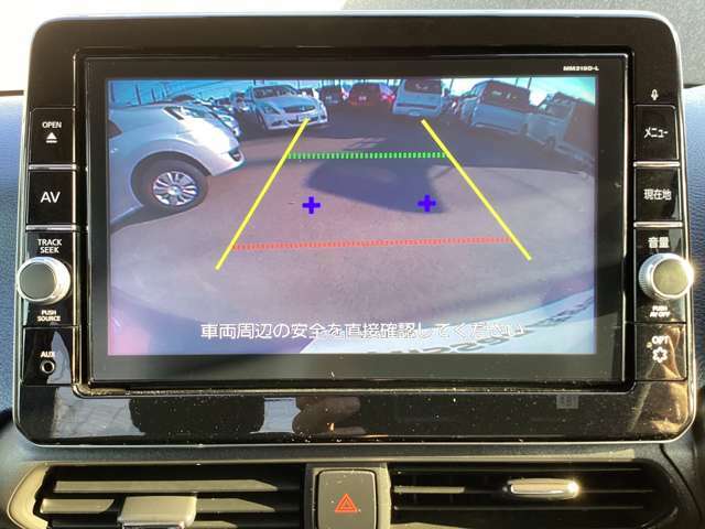 バックカメラは車庫入れの強い味方となってくれます！駐車場枠内にビシッと真っ直ぐ停められます☆