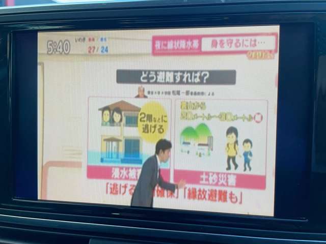 テレビを視聴することが出来ますので、遠出する際に同乗者も退屈することなくお乗り頂けます♪お子様がいらっしゃるご家族の方にももってこいの装備となっております♪
