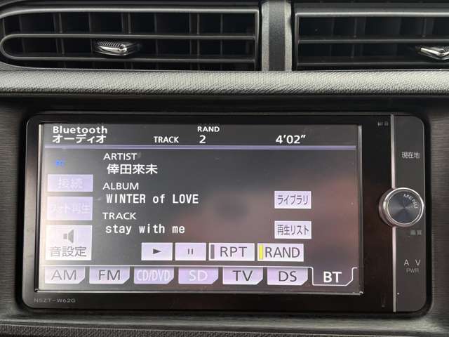 ナビではBluetoothオーディオも使用可能です♪スマートフォンと接続して頂ければお気に入りの音楽の視聴も可能です♪ドライブが楽しくなりますね♪その他機能満載なナビとなっております♪